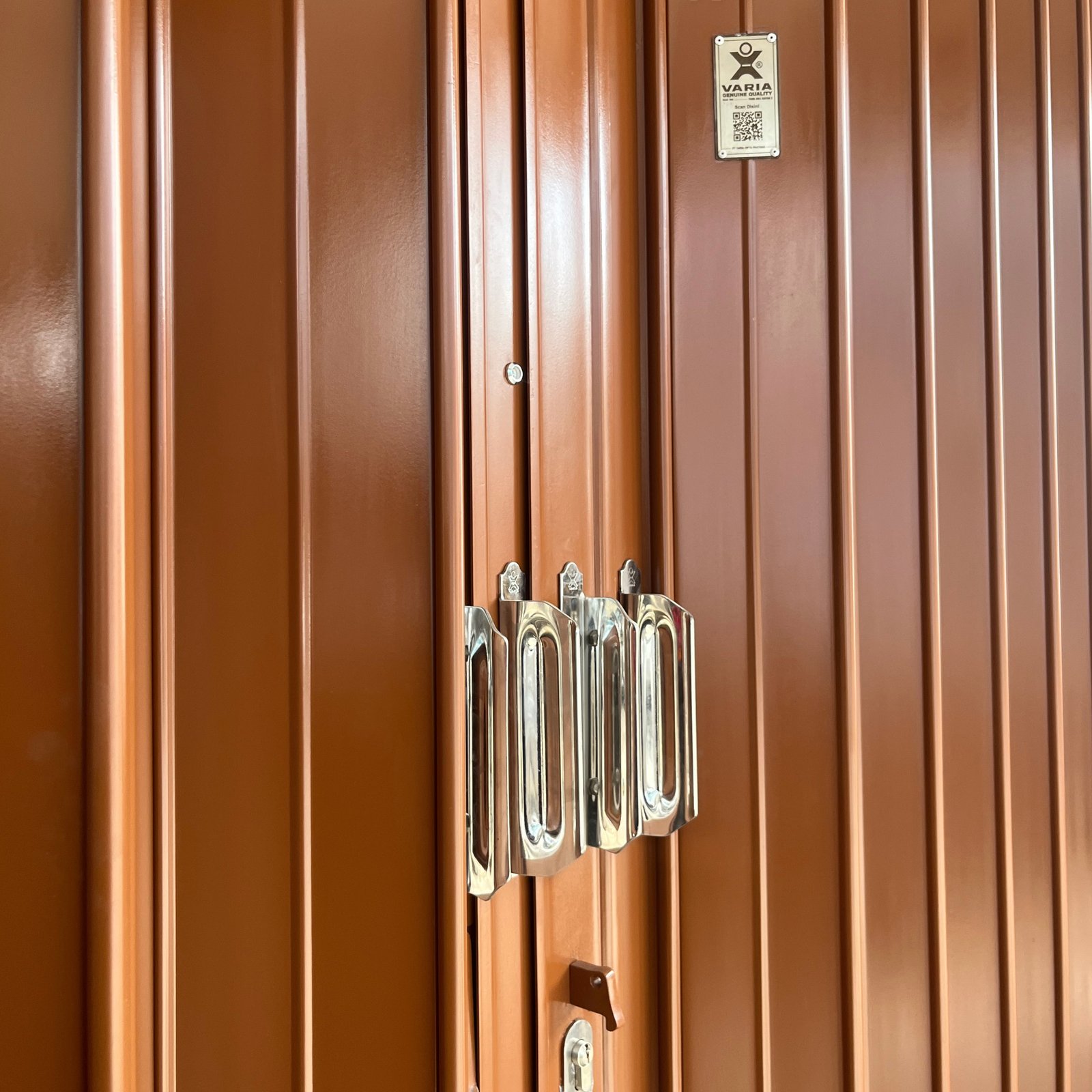 Pintu Harmonika Nomor Satu di Indonesia. Menjadi Pilihan Sejak 1965
